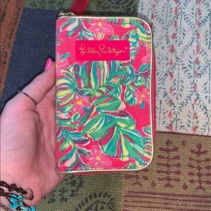 Lilly Pulitzer wristlet 👄
